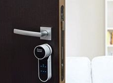 serrure connectee entr vachette à Saint-Pierre-du-Perray